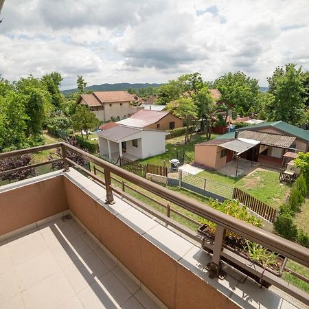 Aparthotel Prenociste Leona Veliko Gradište Exterior foto