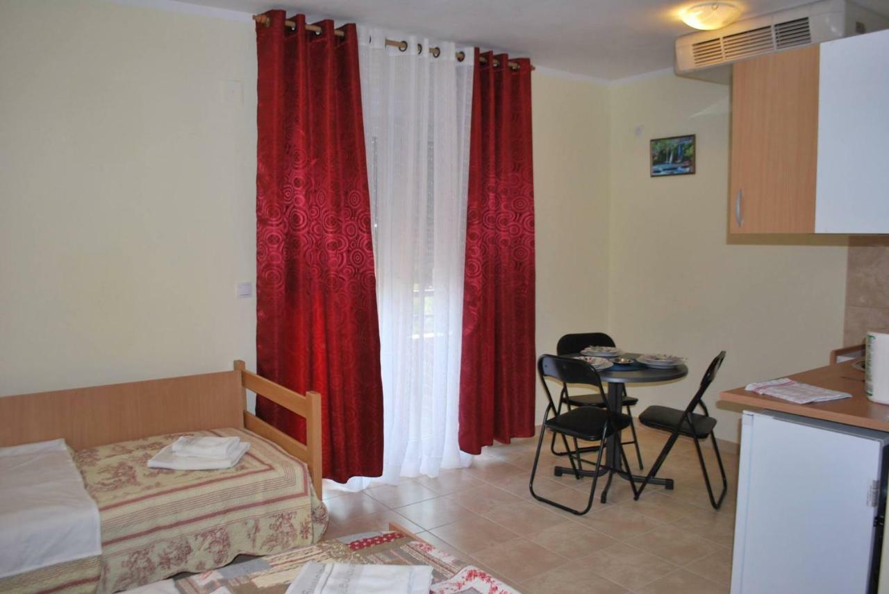 Aparthotel Prenociste Leona Veliko Gradište Exterior foto